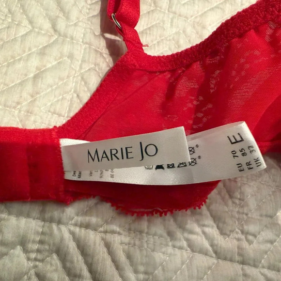 Red Bra with Lace  Detailing, Marie Jo, E32 - Picture 4 of 5